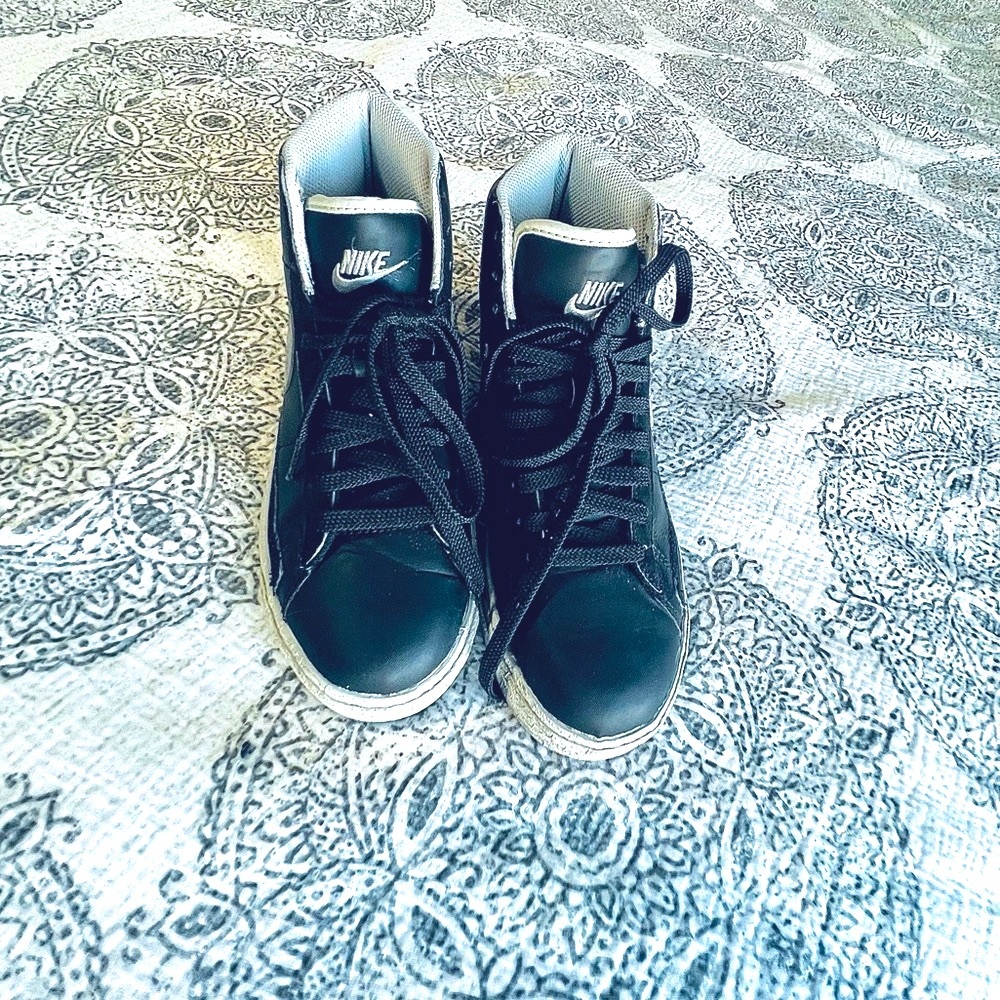 Black and white Nike Blazers - Picture 6 of 12